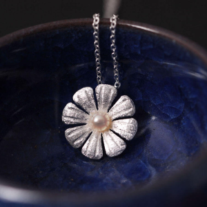 dulce flor colgante collar